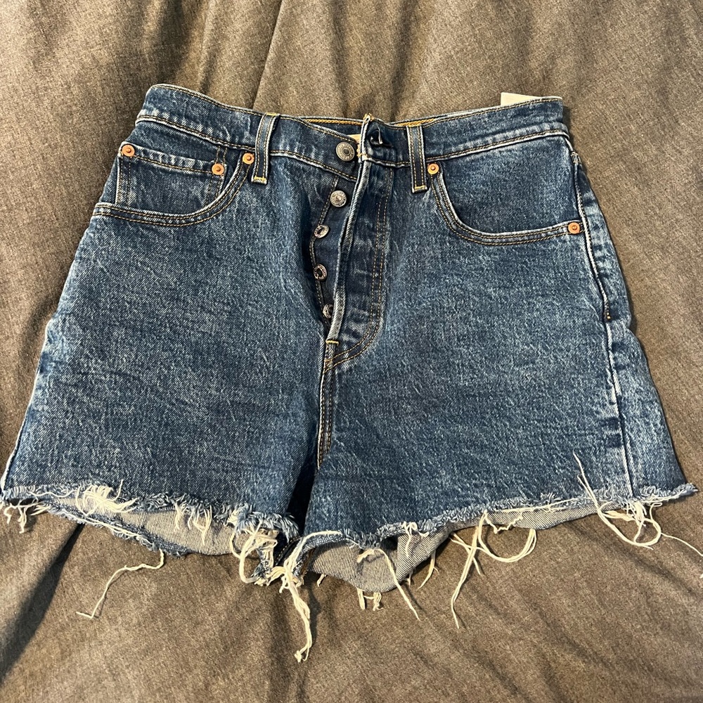Levi women’s shorts high rise size 28